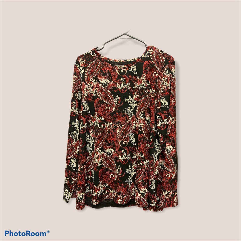 Red white black print comfy shirt!